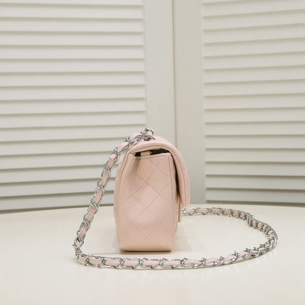 シャネルバッグ背面デザイン